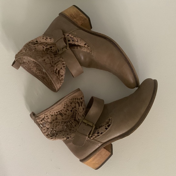 BareTraps Palena Slouchy Lace Cowboy Boots in Distressed Taupe with Wood Heel - Picture 5 of 7
